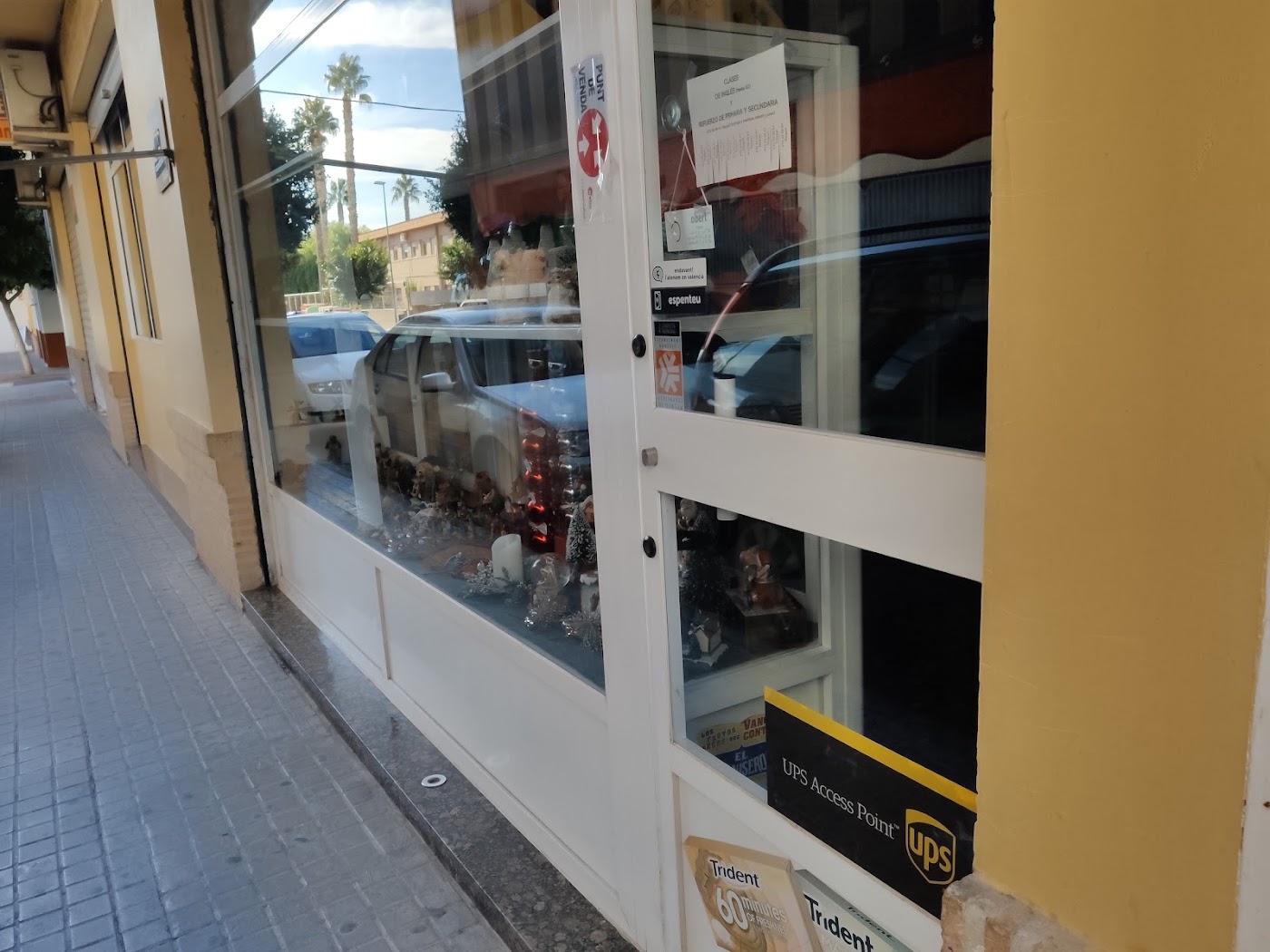 Escaparate de la Papelería Tica